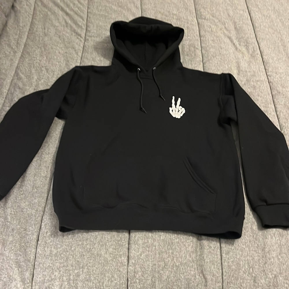 Men’s black sweatshirt
